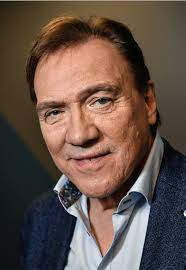 Christer sjögren medverkade som gästartist på några spelningar och även vikingaveteranen tony eriksson på saxofon medverkade också ibland. Stort Grattis Christer Sjogren Fyller 71 Ar Egna Orden Om Karleksknepen Med Hustrun Efter 50 Ar Ihop