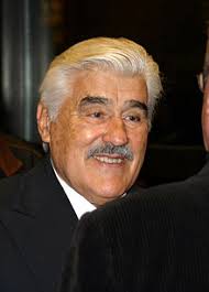 Mario adorf nasce a zurigo da alice adorf, un'infermiera tedesca e dal chirurgo calabrese matteo menniti, già sposato.studia dalle suore borromee, poi dal 1950 frequenta l'università di magonza, dove pratica la boxe ed entra a far parte di un gruppo teatrale. Winnetou 1 Teil Wikipedia