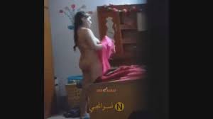 ديوث عراقي يصور أمه وهي دتبدل ملابسها - سكس الظلام