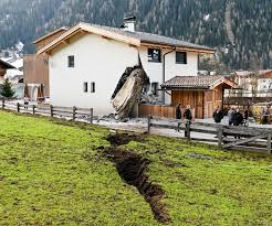 Riesiger Felsblock Im Tiroler Stubaital In Haus Gesturzt Osterreich Derstandard De International