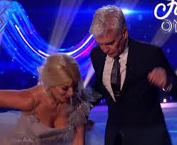 Itv's holly willoughby's dress is from reiss and it'll set you back £195. Holly Willoughby Worried Camera Filmed Under Her Dress After Dancing On Ice Near Miss That Nearly Tore Her Gown Off