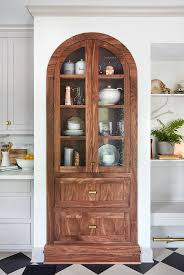 Do you love the show fixer upper on hgtv? Episode 4 Season 5 Hgtv S Fixer Upper Chip Jo Gaines Home Tudor Style Homes Built Ins