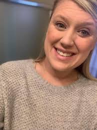 Hi all my lovely Miniverse friends! I opened the exact makeup one I wanted  in my second ball, so I'm giving away the first ball I opened (teal  eyeshadow) and giving it