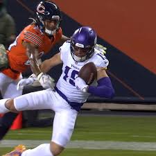 Vikings receiver adam thielen had jaws dropping when he hauled in an insane touchdown with just one hand. Nfl Adam Thielen Shows Off With Unreal One Handed Touchdown Catch Facebook