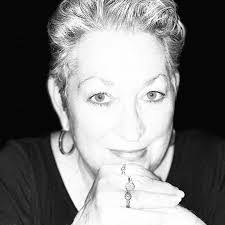 Kellie Mills's Instagram, Twitter & Facebook