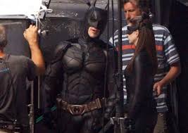 Riesce a scappare dal pozzo e ritorna a gotham. Il Cavaliere Oscuro Il Ritorno Foto Dal Set Con Christian Bale E Anne Hathaway Il Cinemaniaco