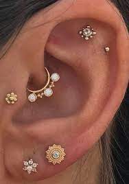niedliche gold mehrere ohr piercing ideen fur daith knorpel helix tragus ohrlocher ear piercings tragus ear jewelry earings piercings