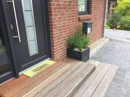 hauseingang gestalten treppe vom eingangsbereich aussen gestalten hauseingang gestalten aussentreppe hauseingang