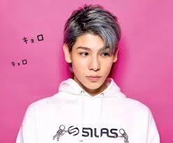 同じsnow manメンバーの目黒蓮さんには2歳年下の弟がいますが、その 弟とラウールさんのお兄さんが同級生 と言われています。 ラウールさんと目黒蓮さんは同じ 東京都出身 で、目黒蓮さんの弟の友達家族とラウールさんの家族が仲良しだったとも言われているので、意外なとこでつながりがあるようです。 ãƒ©ã‚¦ãƒ¼ãƒ« é«˜æ ¡