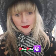 Il était tout simplement le plus grand. Celui qui a élevé le #football au  rang d'art. Ce soir, Dieu a rappelé à ses côtés le Roi #Pelé. En 2012, Pelé  était venu