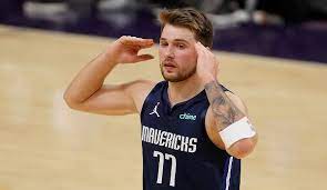 Doncic is now second in the table for highest individual score at the olympics in men's basketball behind schmidt's record of 55 from 1988. Nba Luka Doncic Argert Sich Bei Pleite Der Dallas Mavericks Uber Nicht Genommene Auszeit
