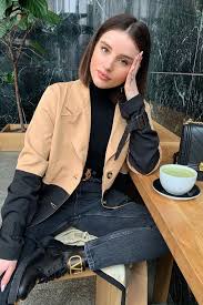 The wavy lob is one of the best styles for all face shapes and hair types and can be accomplished with a bit of practice with your curling iron. 20 Fall Outfit That Looks Super Cool Short Hair Outfits Fashionable Work Outfit Fall Outfits