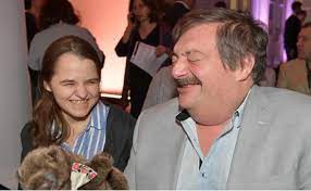 В сети дмитрий быков показал кадры из роддома, где он находился вместе с женой. I Kogda Uspevaete Pisatel Dmitrij Bykov V Tretij Raz Stal Otcom