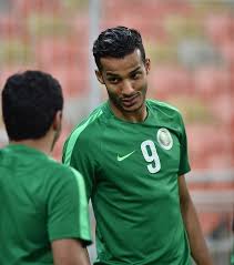 اعتذر نايف هزازي لاعب منتخب السعودى لكرة القدم لزملائه في المنتخب والجماهير نايف هزازي يهدر ضربة جزاء في مواجه السعودية مع الصين. Ø£Ø®Ø¨Ø§Ø± 24 ÙÙŠØ¯ÙŠÙˆ Ù†Ø§ÙŠÙ Ù‡Ø²Ø§Ø²ÙŠ ÙŠØ¹Ø±Ø¶ Ø®Ø¯Ù…Ø§ØªÙ‡ Ø¹Ù„Ù‰ Ø¥Ø¯Ø§Ø±Ø© Ø§Ù„Ø§ØªØ­Ø§Ø¯