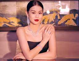 Born in hong kong with guangdong taishan ancestry, she is signed under for the hong k. æœ€é†œæ¸¯å§èƒ¡æå…'æ‰æ›uué€è¦–è£è‡ªçˆ†å†æ‡·ç¬¬ä¸‰èƒŽ é¡˜æœ›æˆçœŸäº† å¨›æ¨‚ ä¸­æ™‚æ–°èžç¶²
