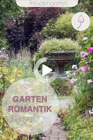 Romantischer Staudengarten Am Bach In 2020 Staudengarten Romantische Garten Blumenbeet Anlegen