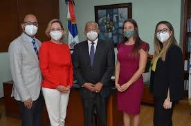 El @Dr.SalvadorRamos, director general #ONAPI, recibe la grata visita del  Bufete de Abogados Lugo Lovatón, comisión integrada por la doctora Zaida  Lugo Lovatón (@zalulova), José A. Santana y Dora Madera; la licda. @