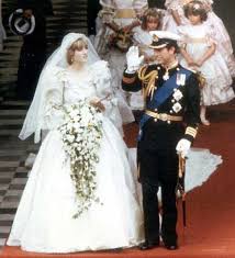 Princess Diana S Dress Designer Turns To Crowdfunding Royal Princess Diana Wedding Princess Diana Charles And Diana Wedding