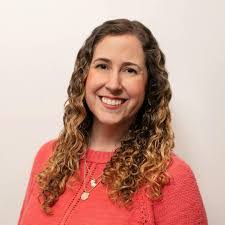 Elizabeth Lowden's Instagram, Twitter & Facebook