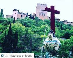 Granada es uno de los lugares en los que se celebra el día 3 de mayo la fiesta de la exaltación de la cruz. Instagram Photo By Instagramele May 2 2016 At 6 50pm Utc Granada Instagram Traditional Ceramics