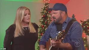 See more of trisha yearwood on facebook. Garth Brooks Weeps While Performing Rare Full Version Of Belleau Wood Based On 1914 Christmas Truce Aktuelle Boulevard Nachrichten Und Fotogalerien Zu Stars Sternchen