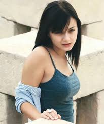 Damla Sonmez Kimdir