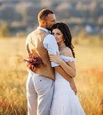 How to pose for pictures? 50 All New Couple Photo Pose Ideas In 2021