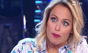 Lady bonolis apre il suo. Sonia Bruganelli Biografia Lavoro E Figli Chi E La Moglie Di Paolo Bonolis