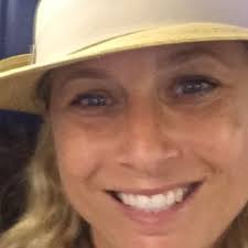 Heidi Waller's Instagram, Twitter & Facebook