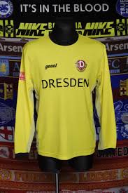 Erima dynamo dresden jersey from season 1995/96 in color yellow in home version and in men size s/m/l/xl/xxl original erima dynamo dresden jersey original football jersey from dynamo dresden season 1995/96 please take the. Dynamo Dresden Home Football Shirt 2003 2004
