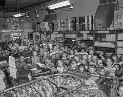 Back To School 1950 Palatine Illinois Circa 1950 Schoolchildren At Hirsch S Home Of The Neon Typo 4x5 Aceta Vintage Mall Back To School Vintage Photos