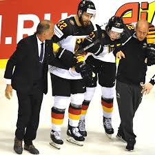Hier gibt es täglich brandaktuelle news aus der welt des sports, alles zum aktuellen transfermarkt, highlights unserer kult. Eishockey Wm Moritz Seider Verletzt Sich Bei Deb Sieg Gegen Slowakei