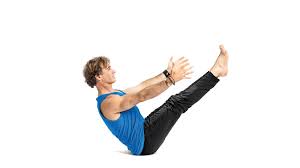 Oefen navasana door de benen één voor een uit te strekken. Boat Pose Paripurna Navasana