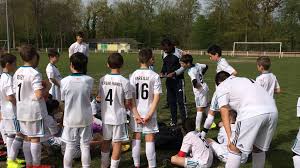 Parce que le sport, c'est la tête et les jambes, voici quelques livres à potasser pour les filles qui aiment le foot. A Saint Pantaleon De Larche C Est Le Real Madrid Qui Fait Les Entrainements De Foot