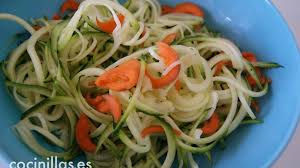 Esperar entre cinco y ocho minutos o hasta que estén al dente y colar. 4 Formas De Cortar Verduras Para Hacer Zoodles O Espaguetis Vegetales