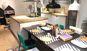 Ikea Und Seine Kuchensparte Schwedische Mobeldominanz Ikea küchenzeile in l form mit faktum schränken und abstrakt fronten in hochglanz.
