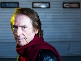 Raphael: “Hoy todo es más difícil para los jóvenes. Los sueldos no llegan” 