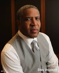 Billionaire pays off student loans for graduates