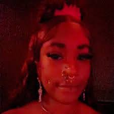 Shamia Holmes's Instagram, Twitter & Facebook