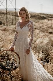Zinnia Lace Wedding Dress In 2020 Rustic Wedding Dresses Dream Wedding Dresses Lace Weddings