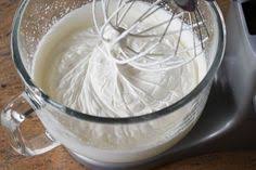 Creme Chantilly Ou Creme Fouettee Non Sucree C Est De La Creme Fouettee Et Sucree Elle Devient Creme C Creme Chantilly Creme Fouettee Creme Chantilly Recette