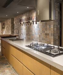 Whether you favor a subtle, minimal effect, or are ready to dash it up a notch, knowing the specific options in the sea of backsplash materials, will. What Are The Best Backsplash Tiles For Indian Homes