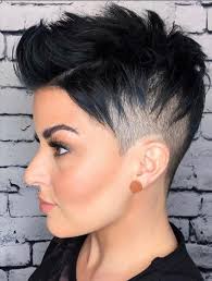 A chequered hair history and cropped with choppy layers. Pin On Ileak