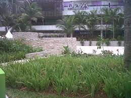 Anda bisa melihat contoh foto lantai garasi batu alam ini dengan beberapa dimensi baik kecil, menegah, besar, hingga dimensi aslinya jika anda ingin menyimpan foto atau gambar contoh foto lantai garasi batu alam ini ke perangkat anda, maka sebagai informasi, besar filenya adalah 118. Batu Alam Untuk Taman Central Park Shopping Mall Dengan Konsep Taman Batu Alam