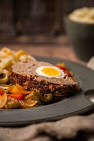 Hackbraten Falscher Hase Mit Bandnudeln Und Paprikasosse