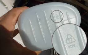 Da die pet flasche hitzeempfindlich ist und nicht mit dem gängigen thermischen sterilisierungsverfahren keimfrei gemacht werden kann, bedarf es. Kunststoff Recycling Zu Hause Hdpe Aus Plastikabfall Transitionsblog