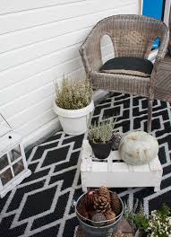 Damit das problemlos geht, sind diese. Balkon Herbstlich Dekorieren 52 Ideen Zum Nachmachen Ikea Outdoor Dekorieren Und Teppich Schwarz Weiss