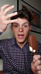 Cum mănâncă fetele înghețata: Povestiri captivante