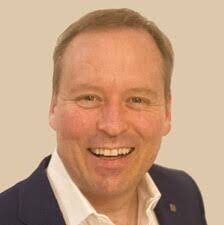 Damien Healy's Instagram, Twitter & Facebook