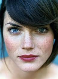 Black And Blue Eyes Makeup For Blue Eyes Dark Hair Fair Skin Makeup Brunette Makeup Freckles